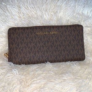 🤎 Michael Kors large Continental wallet 🤎